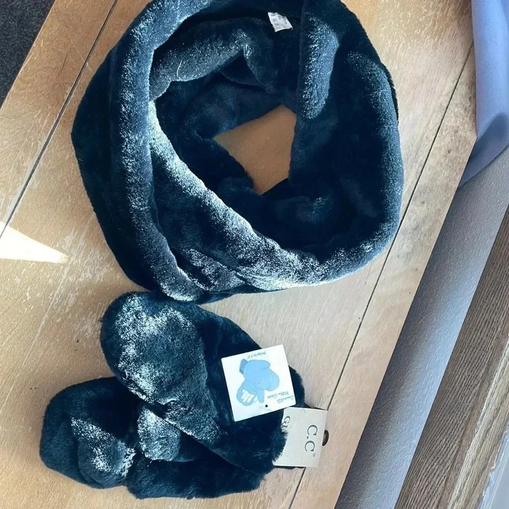 Black Faux Furr neck cover &‎ mittens